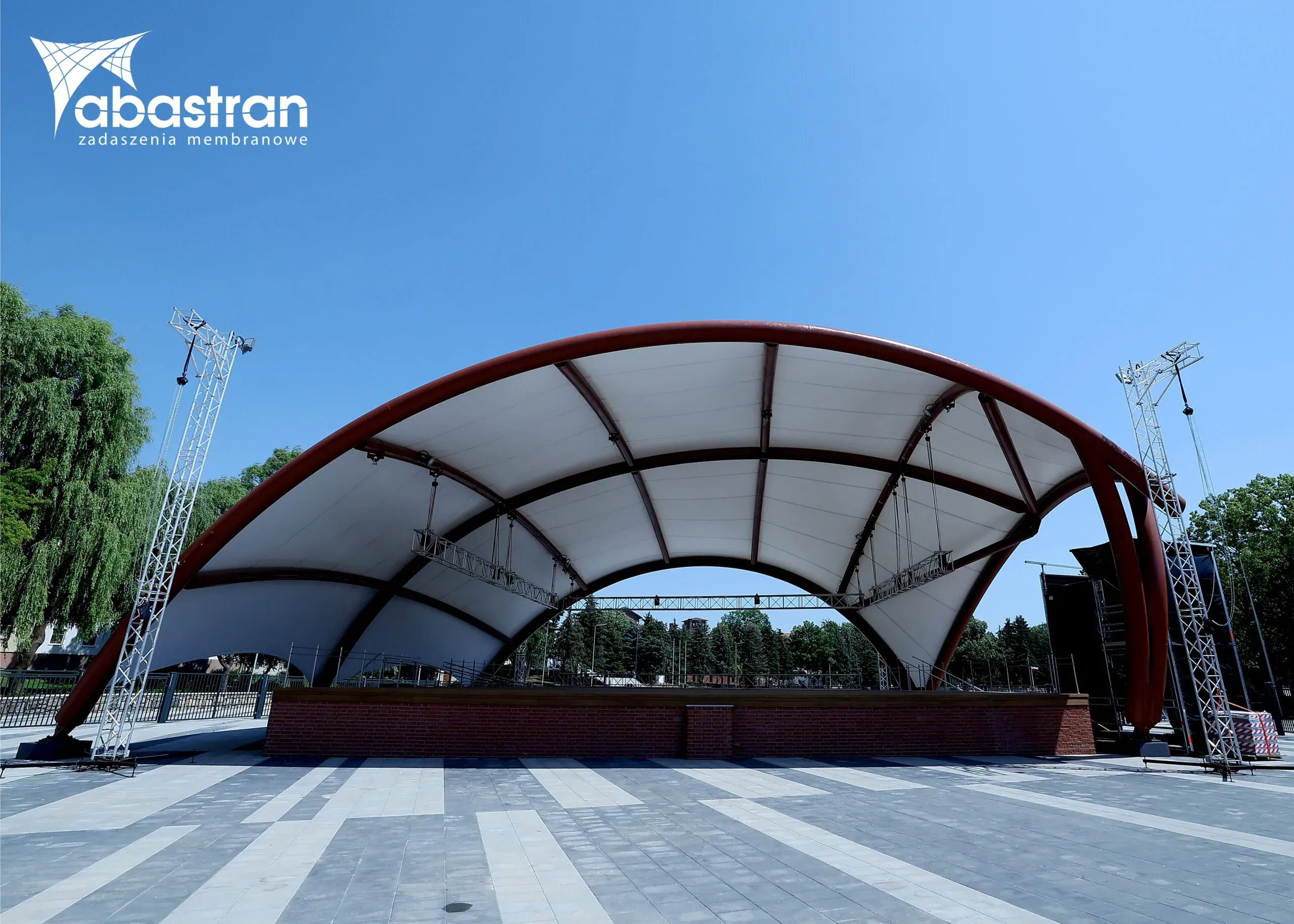 Projekt oraz budowa zadaszonej sceny plenerowej w Bartoszycach — PVC — Bartoszyce, Polska