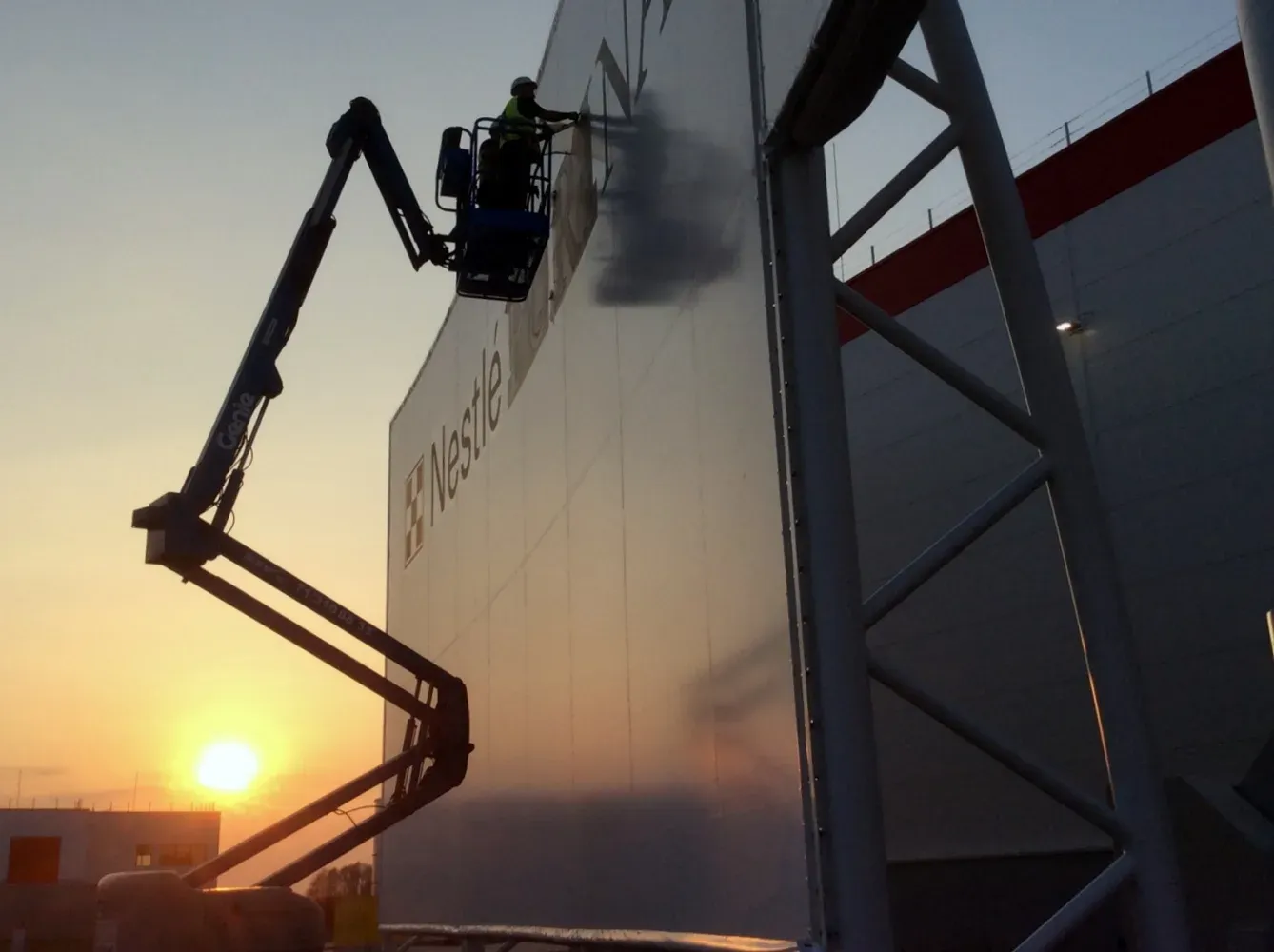 Membranowa fasada dla Nestle Purina we Wrocławiu — PVC — Wrocław, Polska