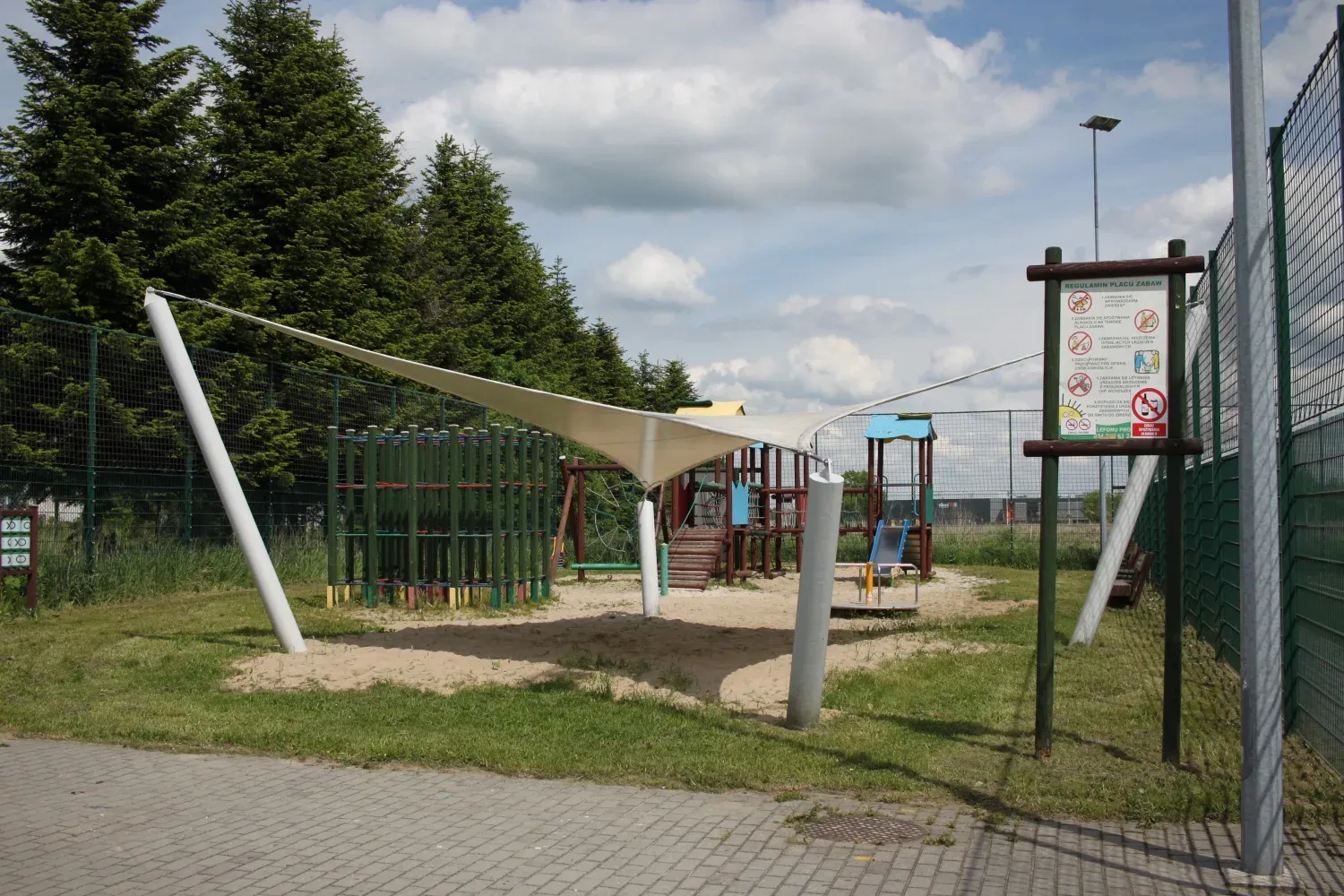 Zadaszenie placu zabaw w Lublińcu „Phylium" — PVC — Lubliniec, Polska