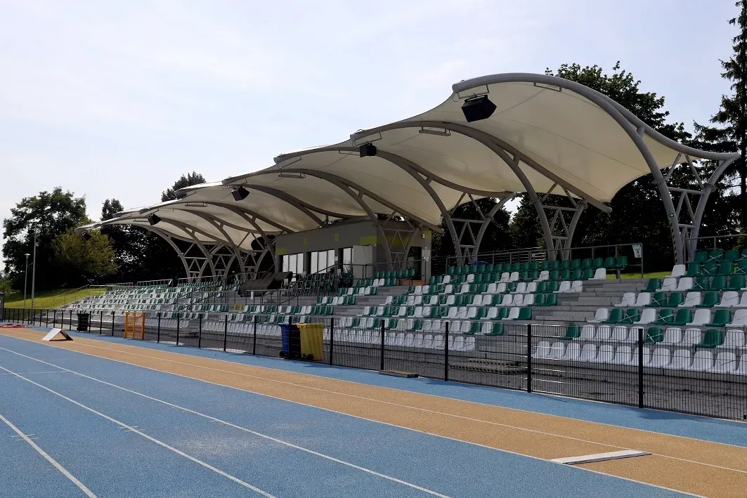 Zadaszenie membranowe trybun stadionu miejskiego — PVC — Świdnica, Polska