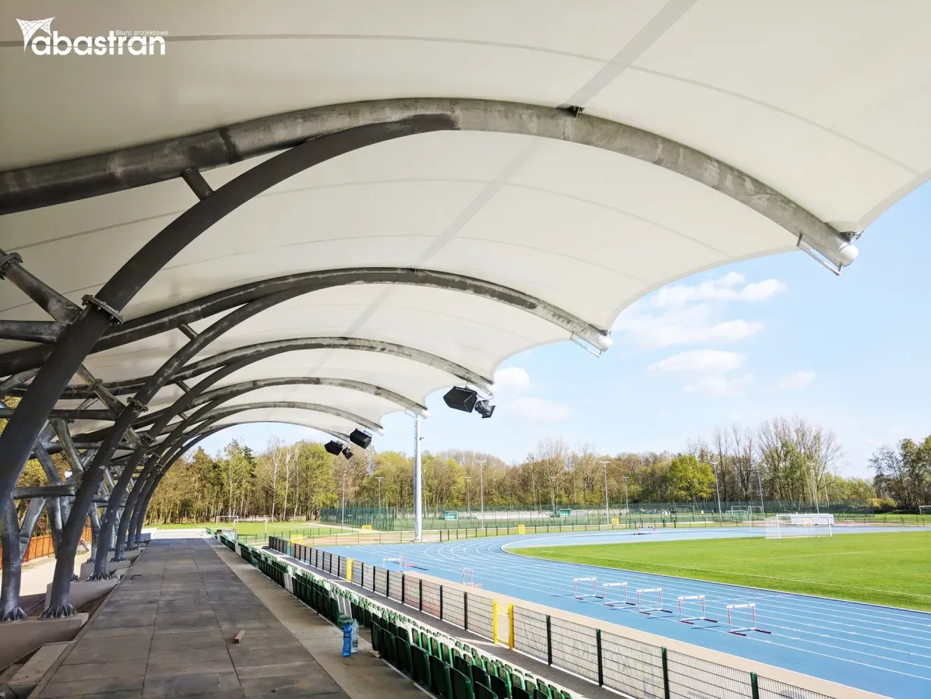 Zadaszenie membranowe trybuny stadionu MOSiR w Sieradzu — PVC — Sieradz, Polska