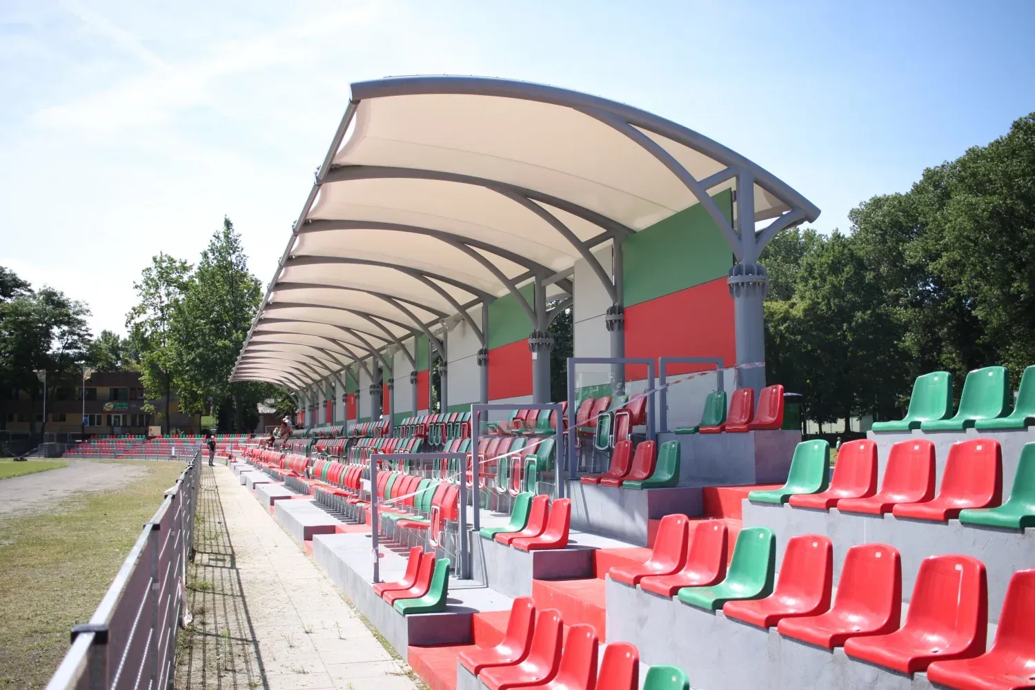 Zadaszenie membranowe trybun obiektu sportowego — 2