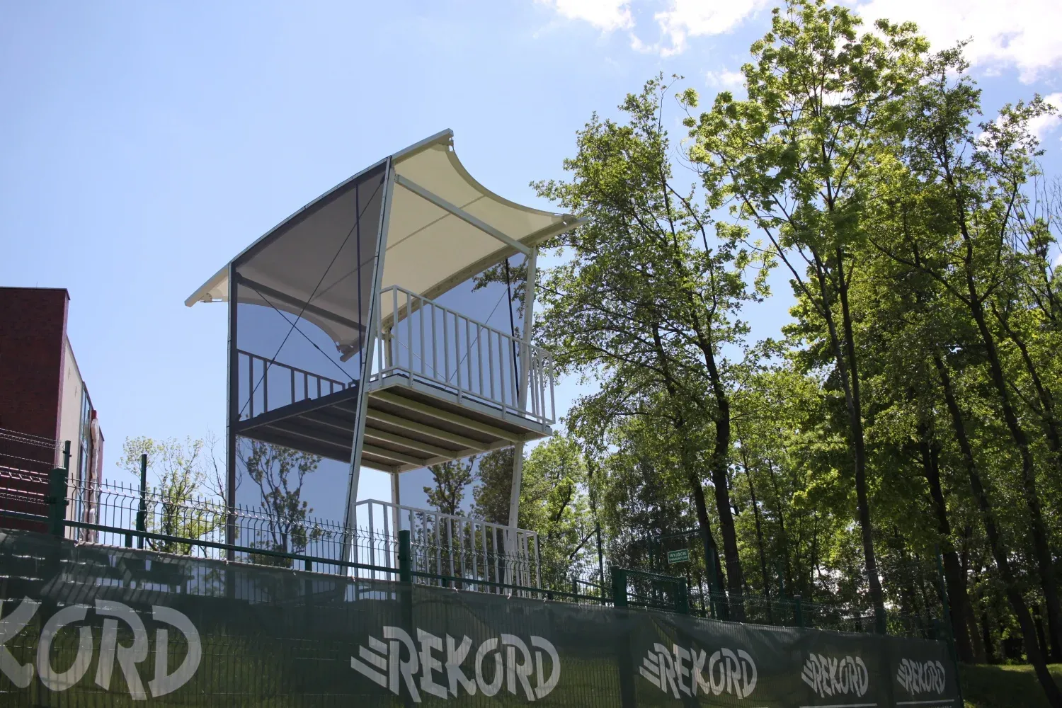 Wieża TV przy stadionie — 2