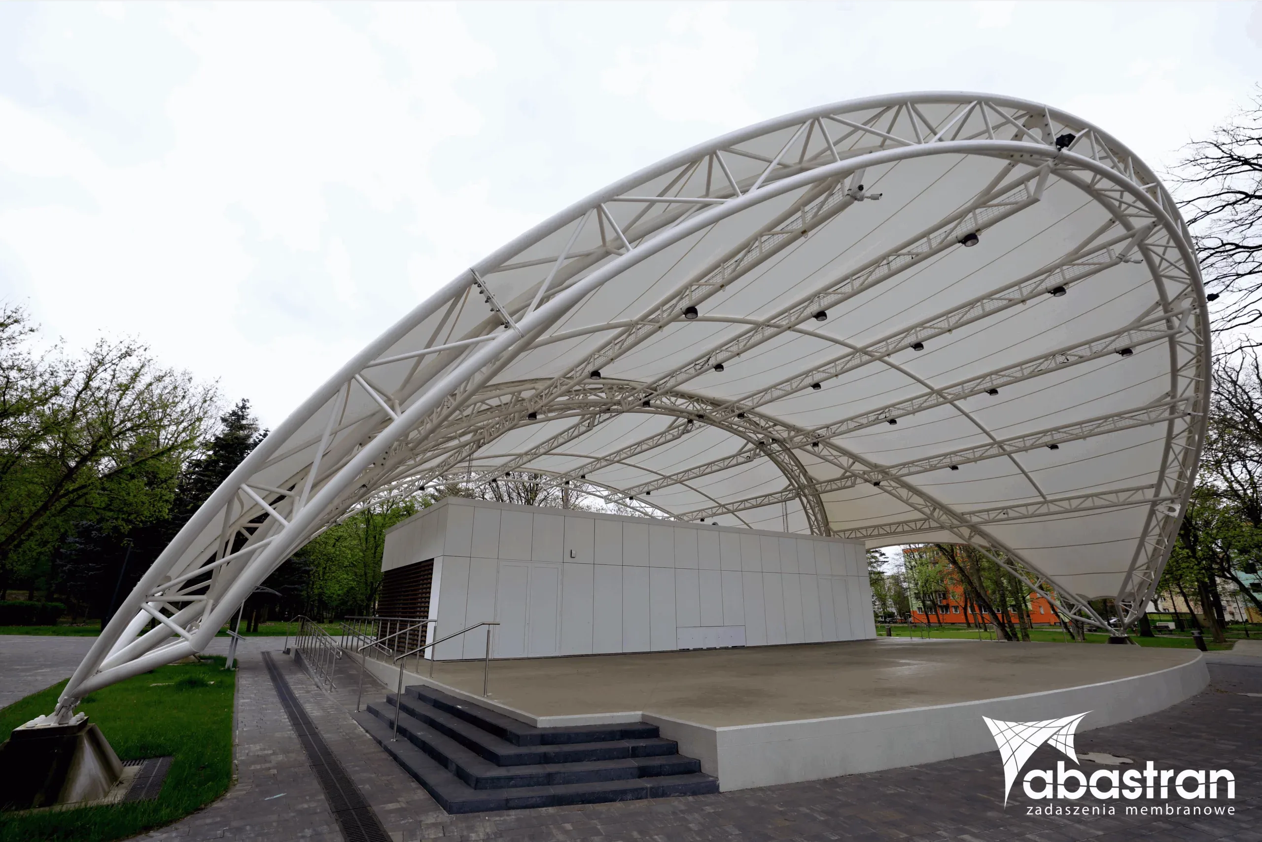 Zadaszenie sceny amfiteatru w Czarnkowie — 2