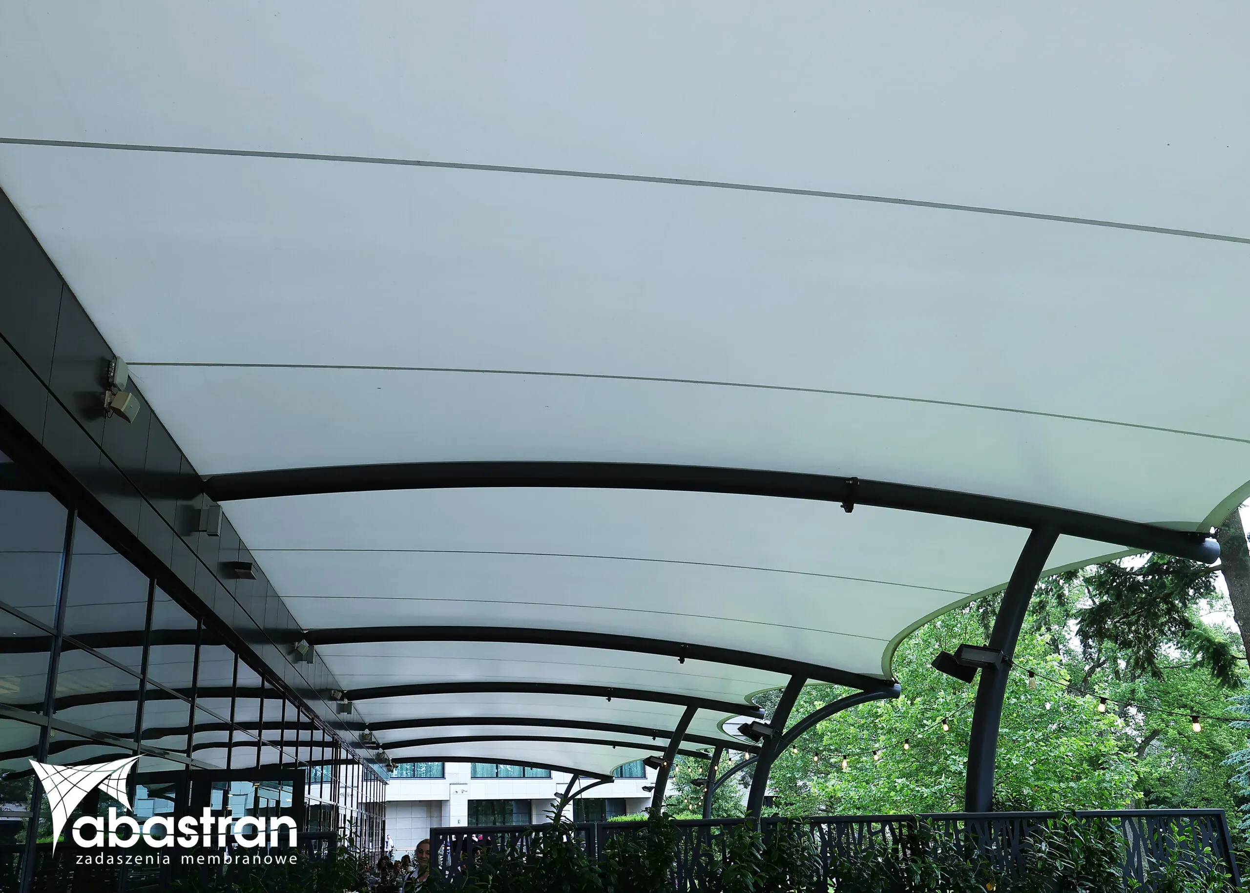 Membranowe zadaszenie tarasu Hotelu Hilton — 3