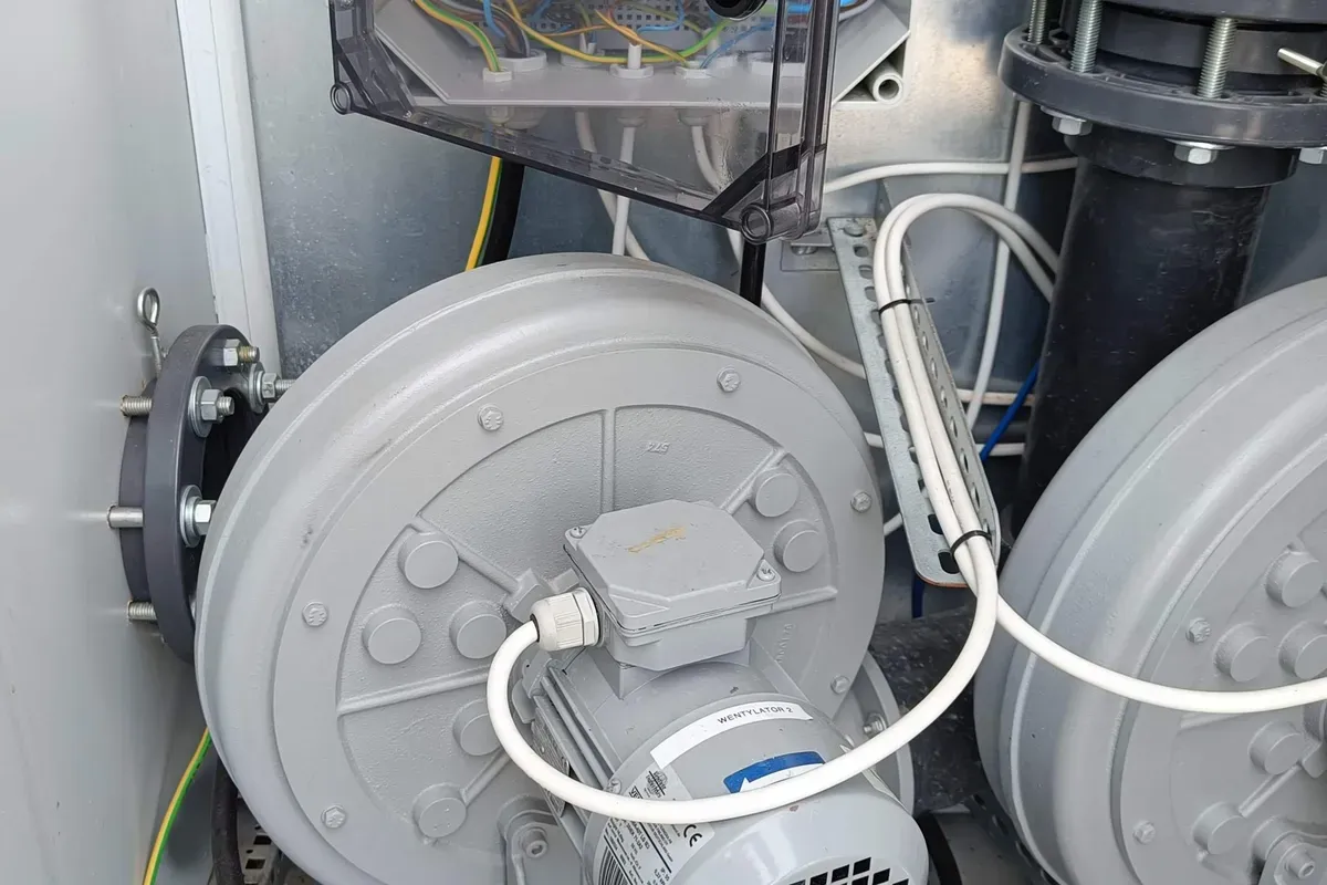 Sterowanie i monitoring poduszki ETFE pływalni w Biłgoraju — 3