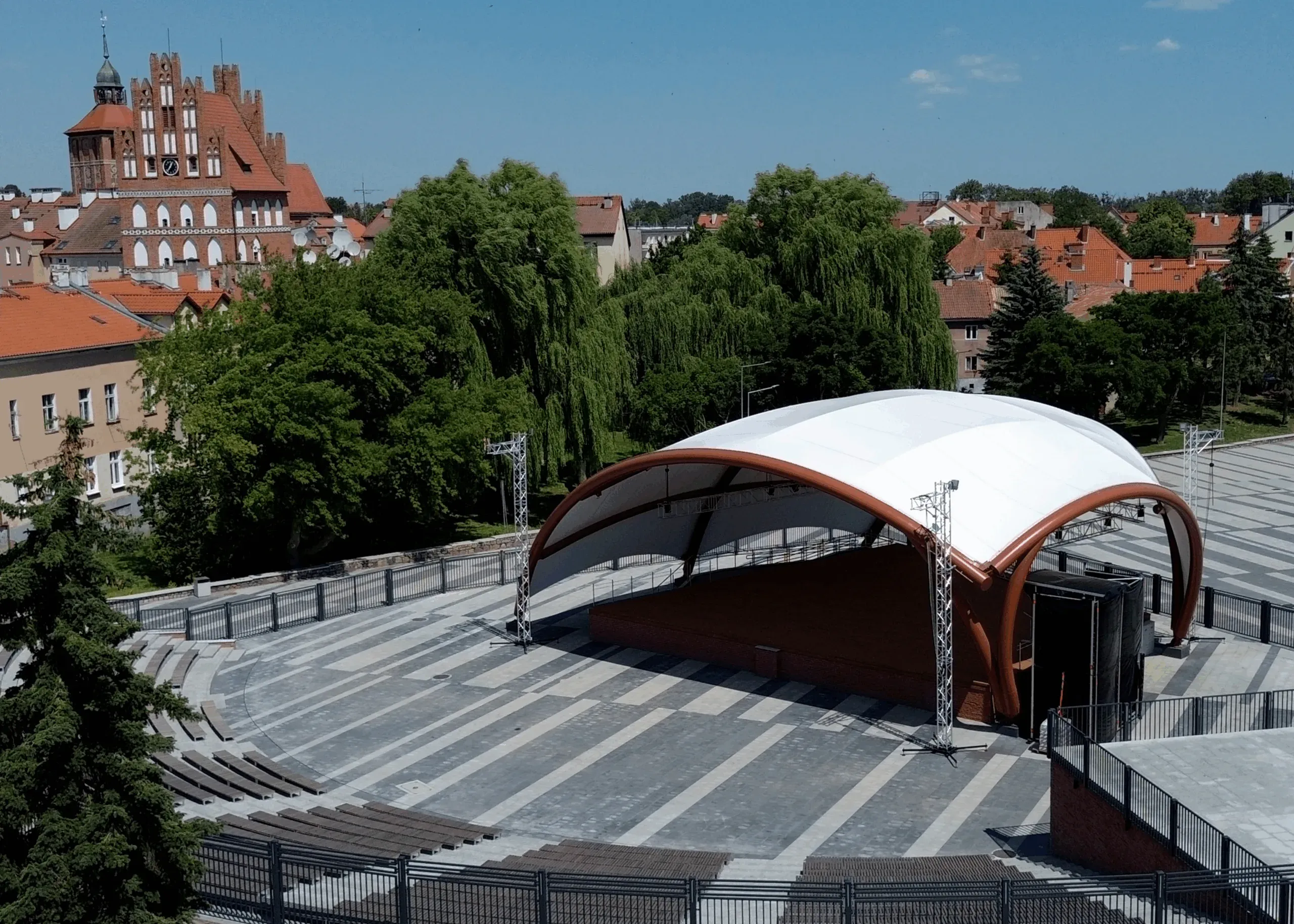 Projekt oraz budowa zadaszonej sceny plenerowej w Bartoszycach — 4