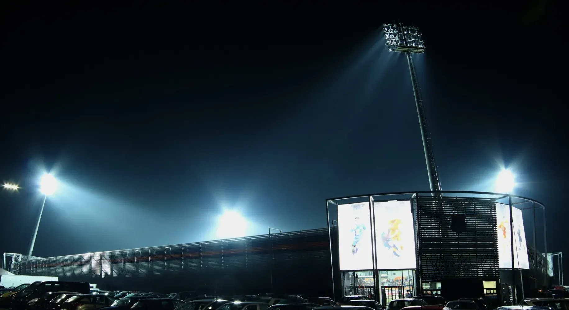 Jak wybrać halę do zadaszenia obiektu sportowego?