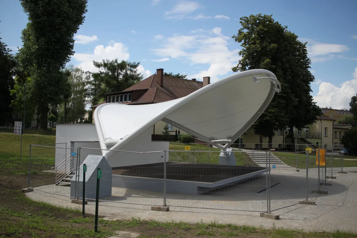 Trwałość membran PVC – co decyduje o ich wytrzymałości na lata?